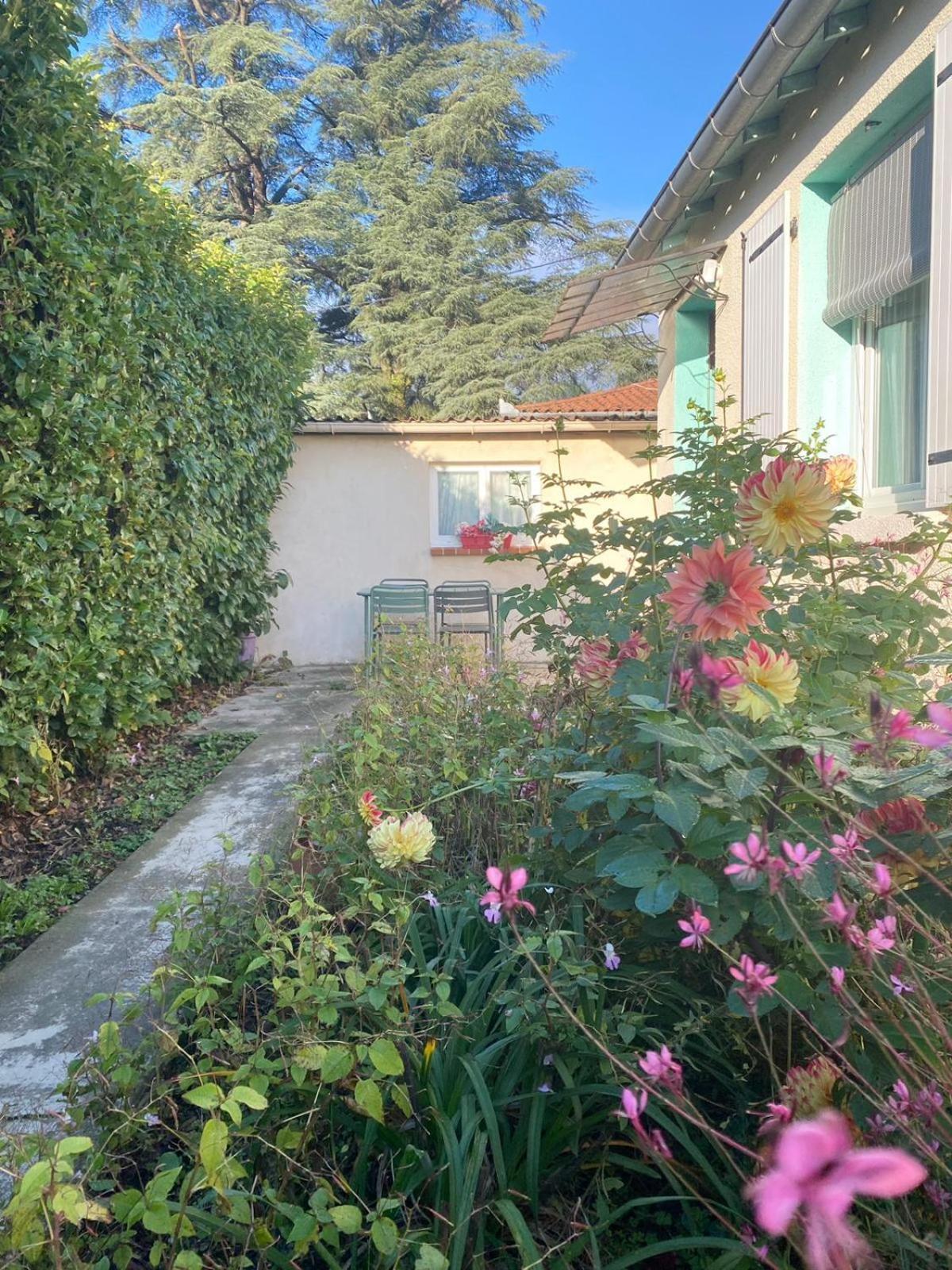 La Villa Le Vigan  Buitenkant foto